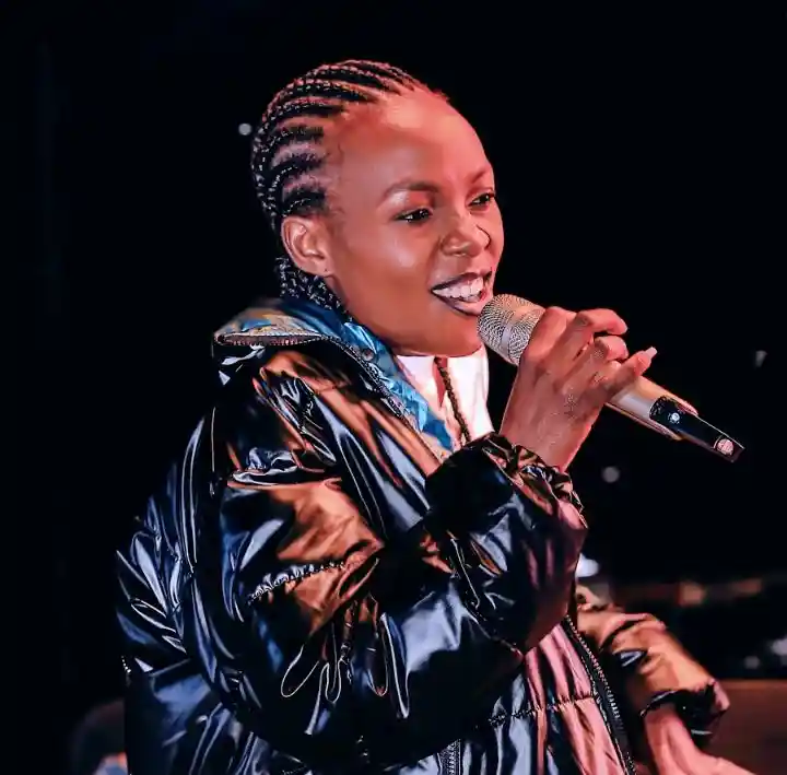Ithwe Babano by Heli Baibe